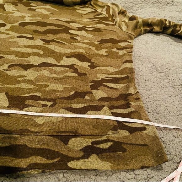 Runway Ready Couture Camo Shirt Size Large - Picture 11 of 12